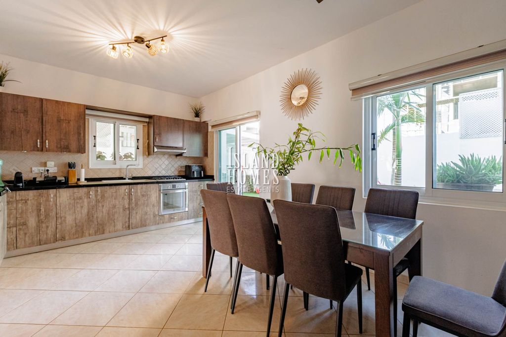 Property photo 3 of 32