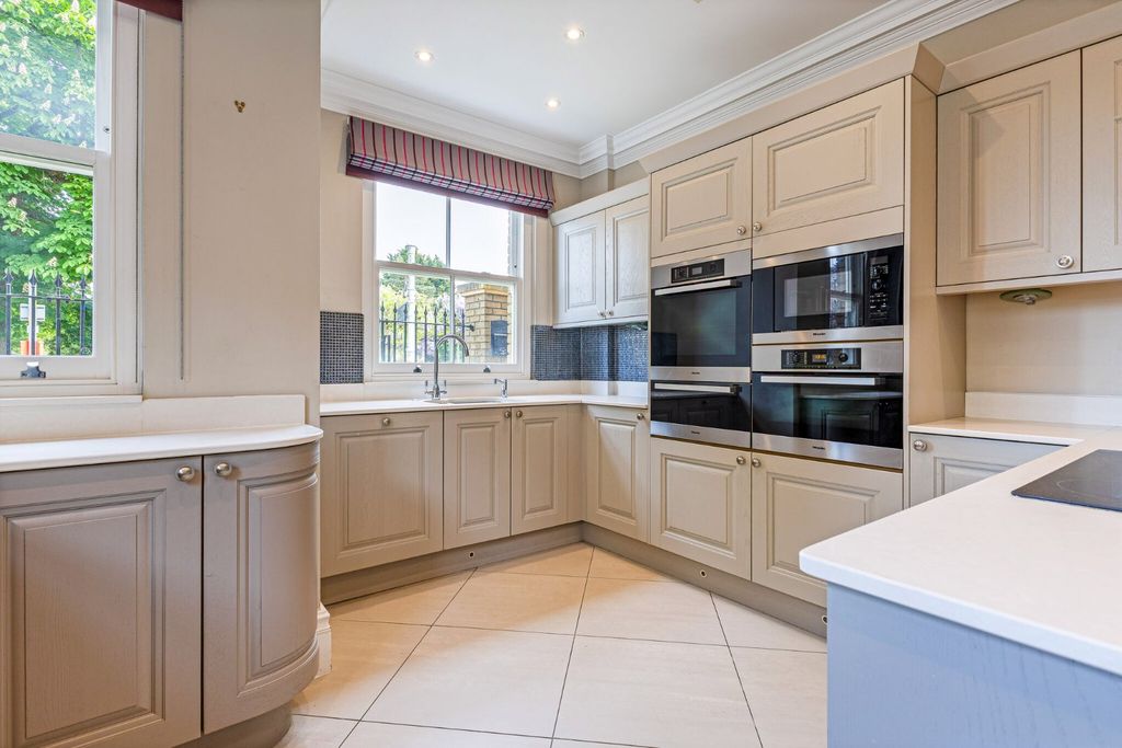 Property photo 3 of 12 Kitchen
