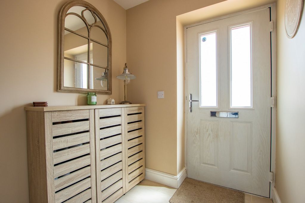 Property photo 2 of 21 5205523