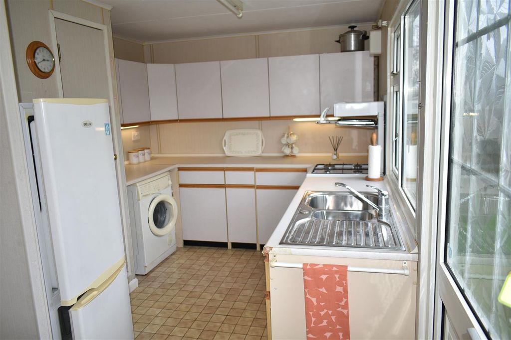 Property photo 3 of 10 62 Greenacres Kit.Jpg