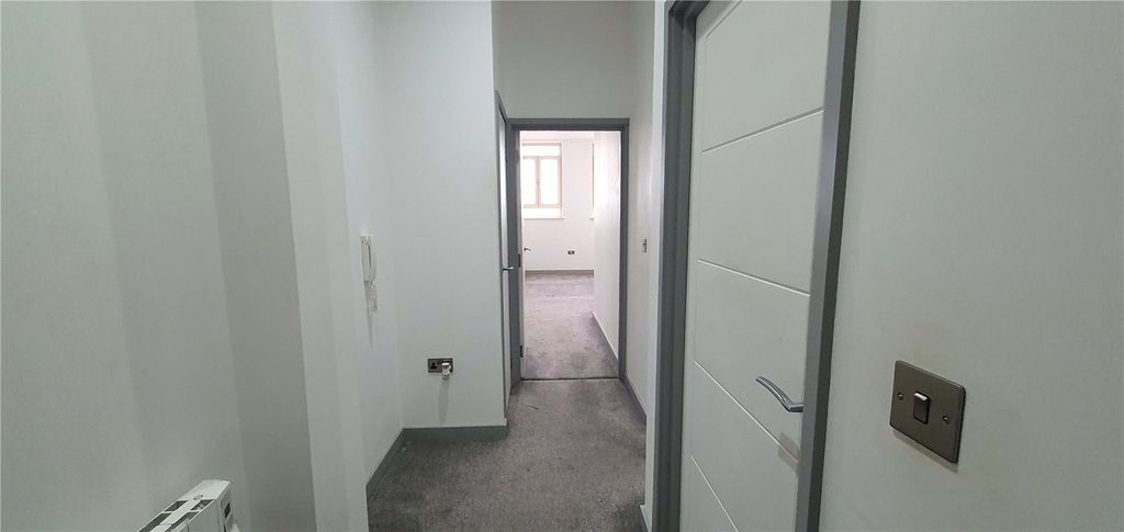 Property photo 3 of 7 Picture No. 12