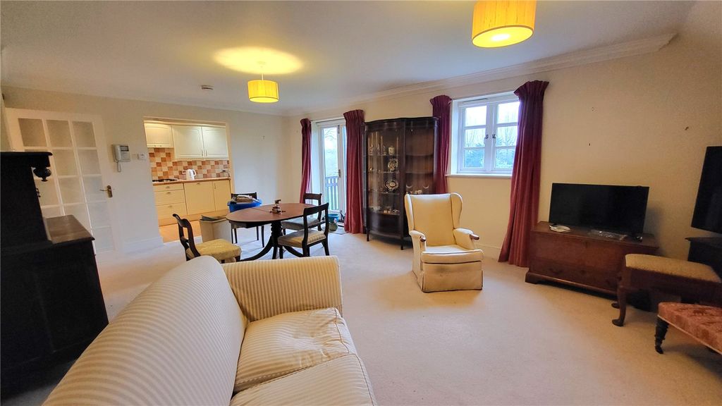 Property photo 3 of 8 Picture 3