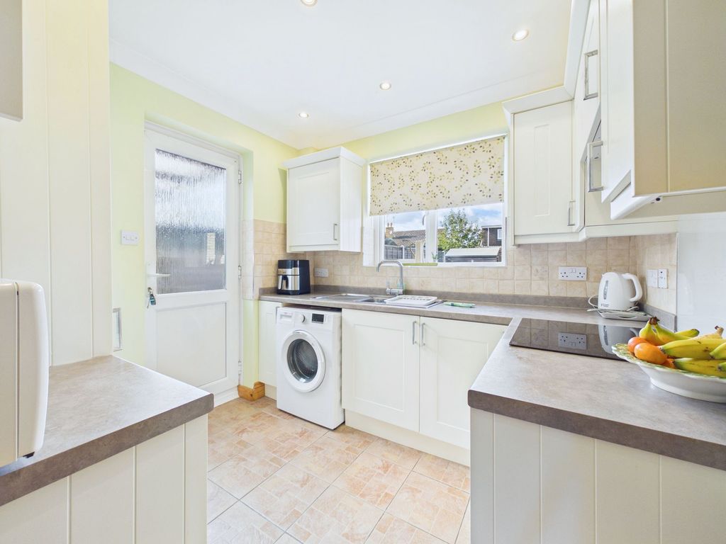 Property photo 3 of 13 Kitchen