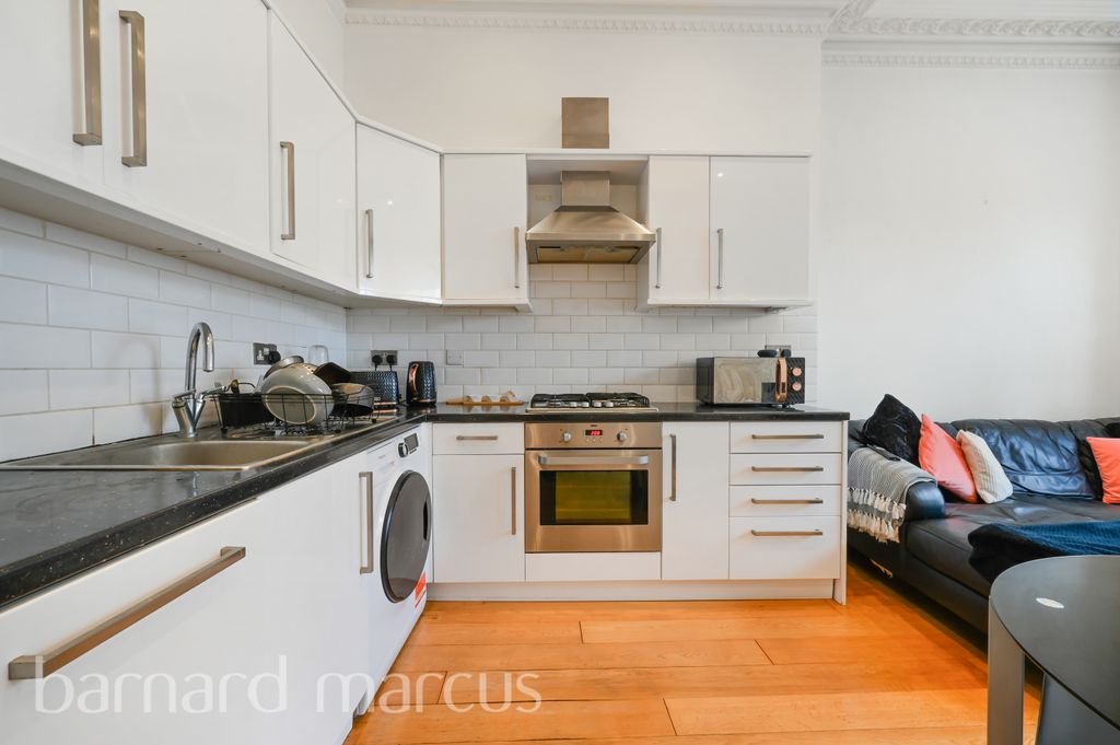 Property photo 3 of 8 Balcony