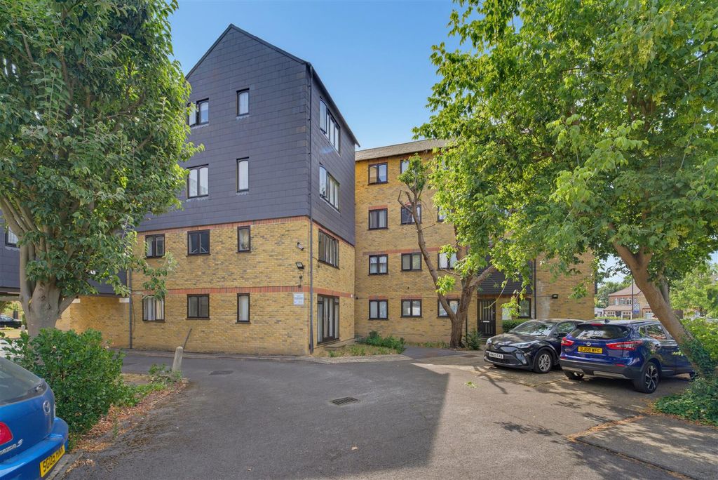 Property photo 1 of 16 4 Kipling Court.Jpg