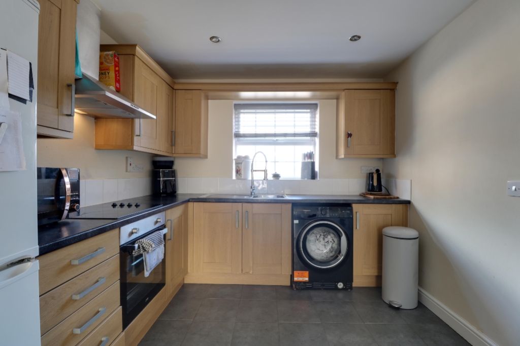 Property photo 3 of 11 Kitchen