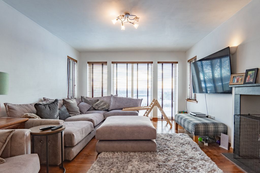 Property photo 3 of 47