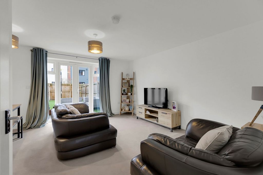 Property photo 2 of 20