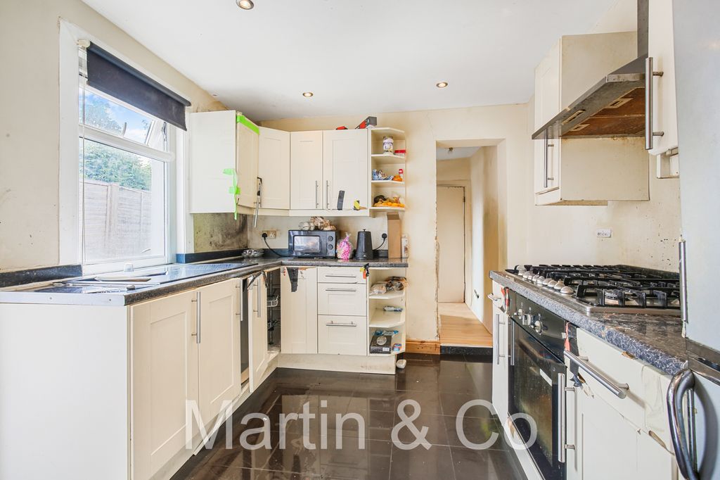Property photo 2 of 20 1769675783 - 20 Newark Road, Cr2 - 16