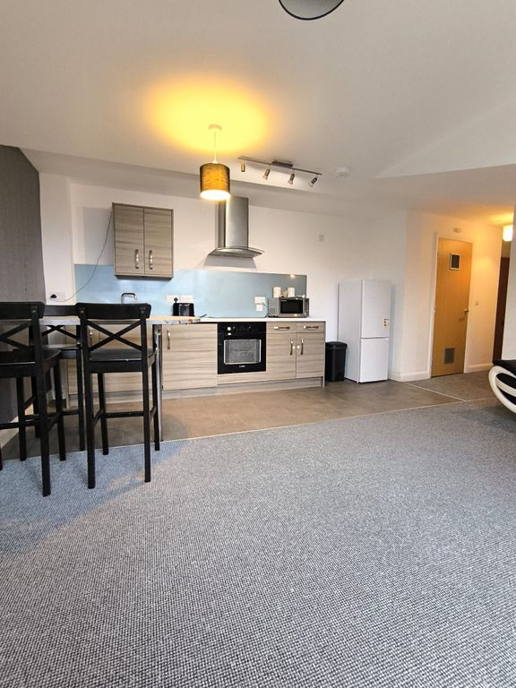 Property photo 3 of 12 Kitchen/Reception