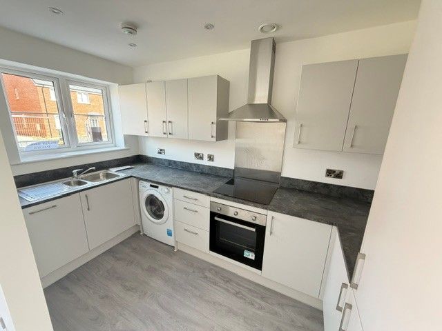 Property photo 3 of 7 Kitchen
