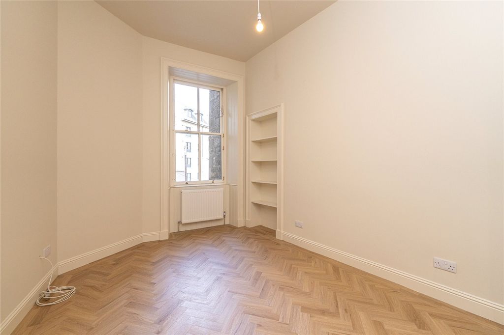 Property photo 3 of 15 Lounge Alt