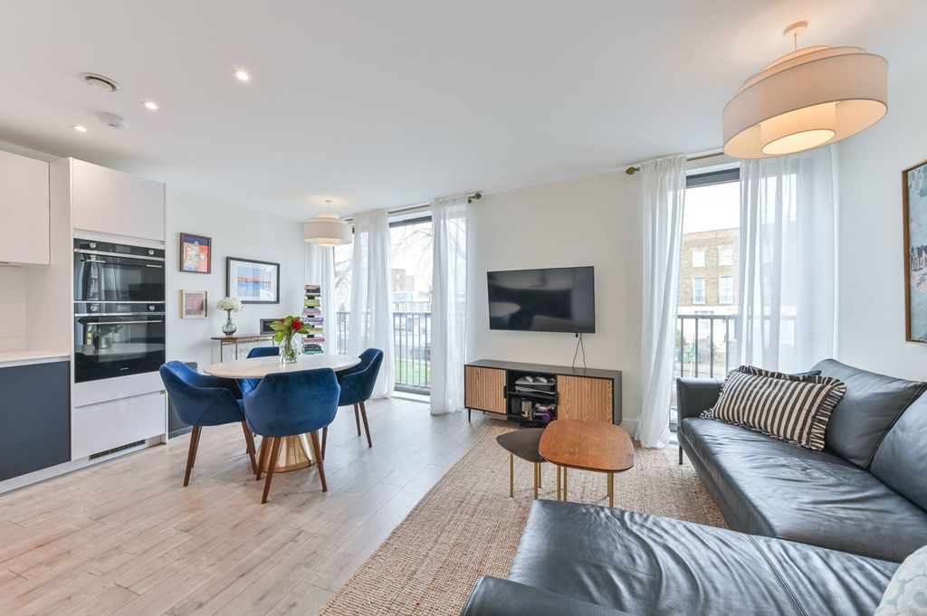 Property photo 3 of 23