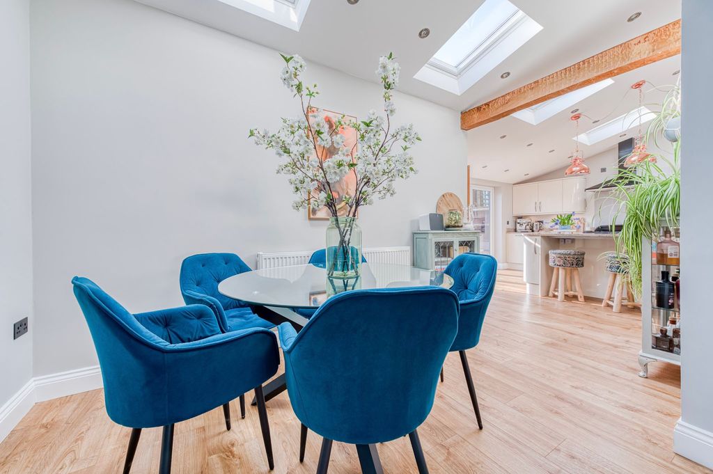 Property photo 3 of 25