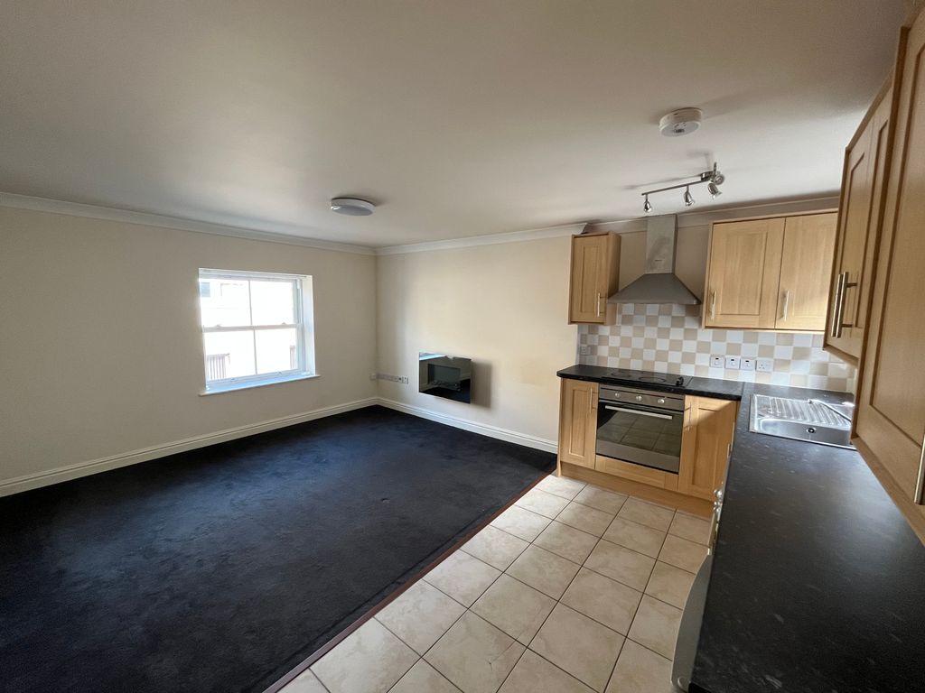 Property photo 2 of 9 Kitchen Livingroom