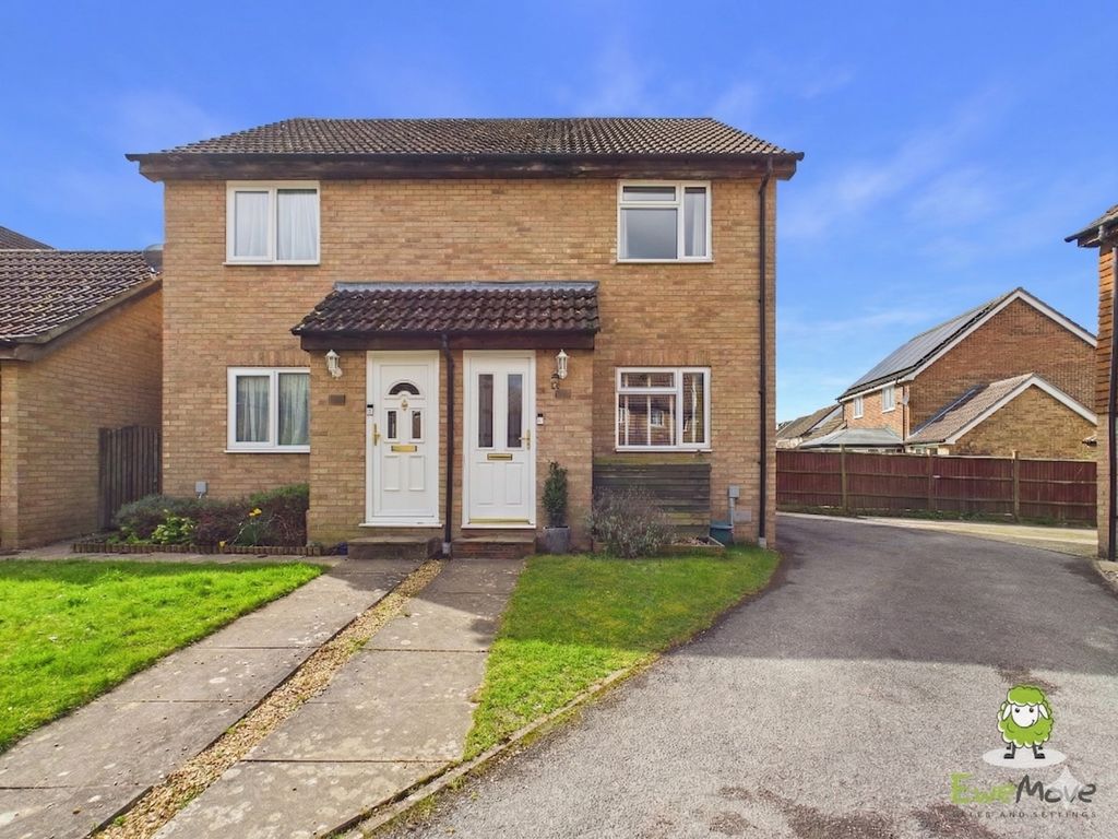 Property photo 1 of 16 Ewemove Estate Agents Basingstoke - Gloucester Dri