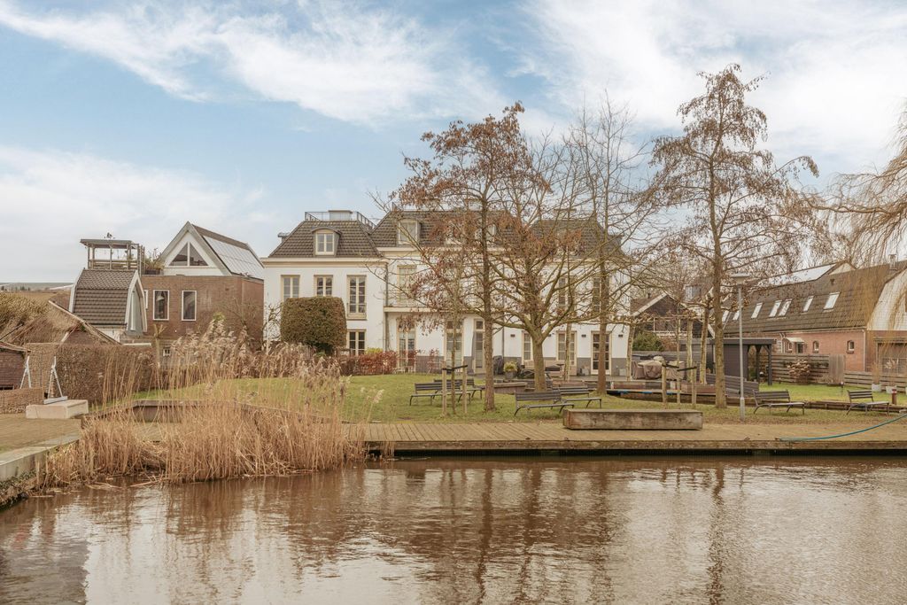 Property photo 2 of 41