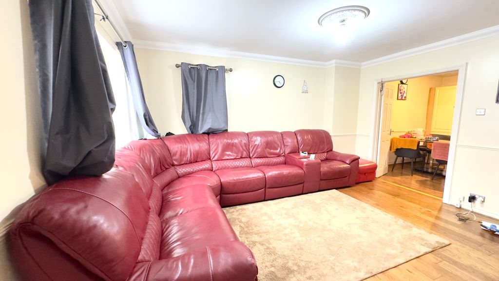 Property photo 3 of 12