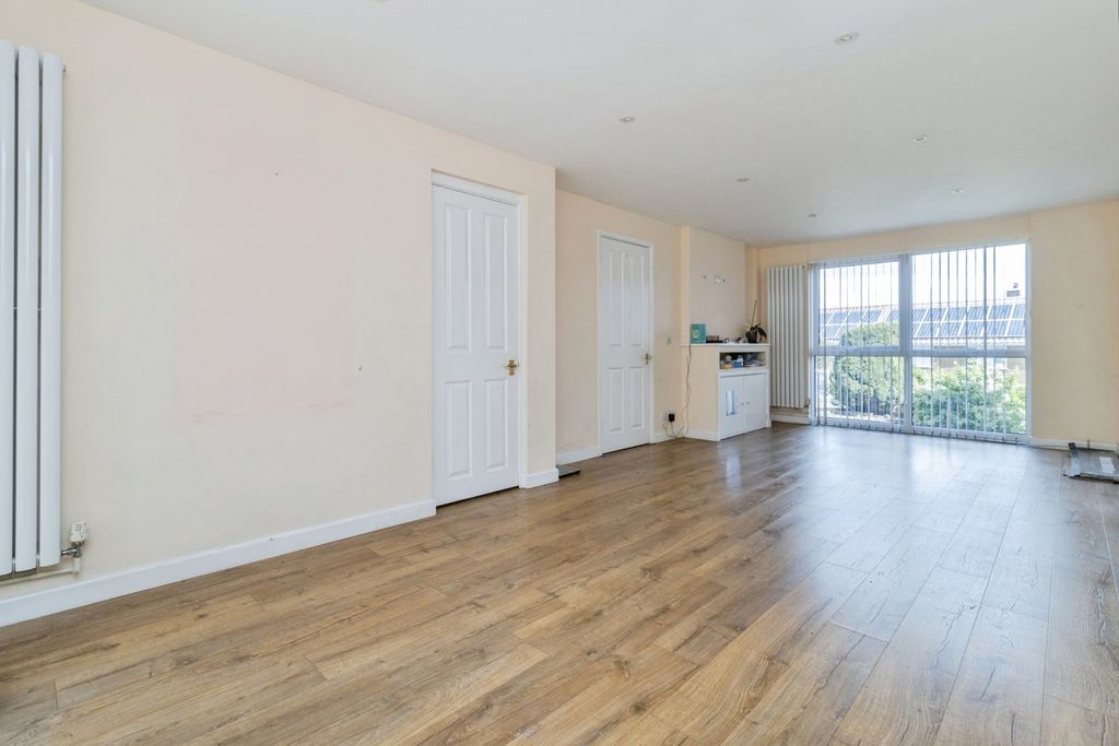 Property photo 2 of 17 Photo