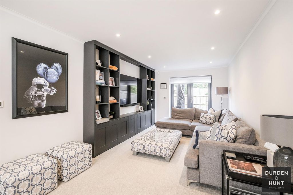 Property photo 2 of 31 Park View-26.Jpg