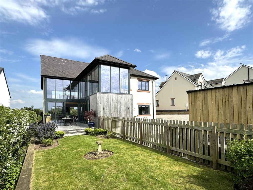 Property photo 1 of 46 64C8B434-E88F-47A1-B94E-4D6779Be92Bd.Jpeg
