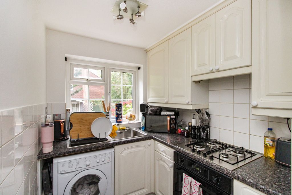 Property photo 2 of 9 Kitchen