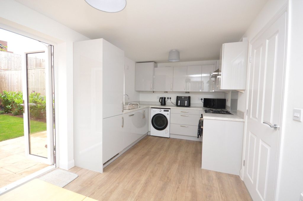 Property photo 2 of 16 Kitchen/Diner