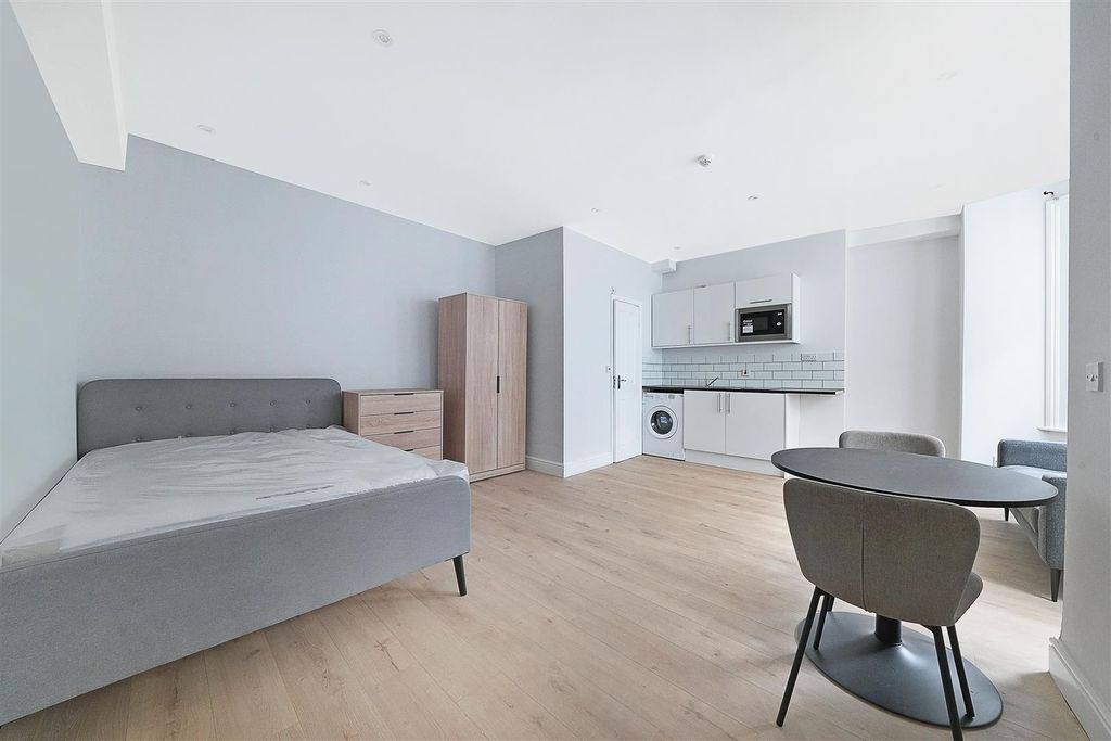 Property photo 2 of 6 Dsc01130.Jpg