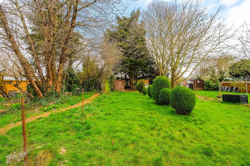 Property photo 1 of 16 87 Onslow Gardens-12.Jpg