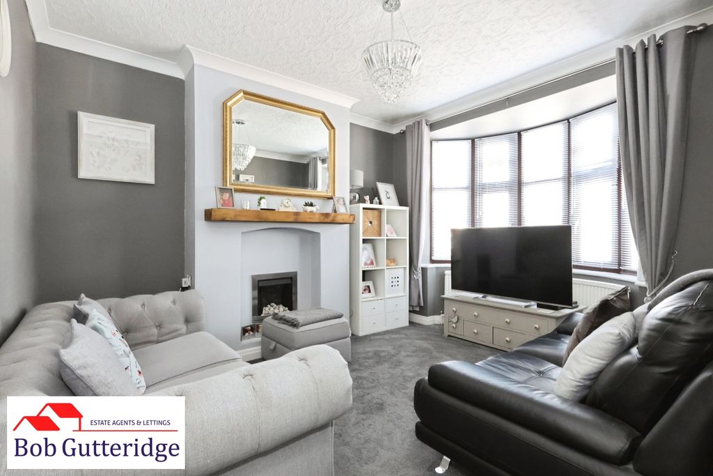 Property photo 2 of 24 Bay Fronted Lounge