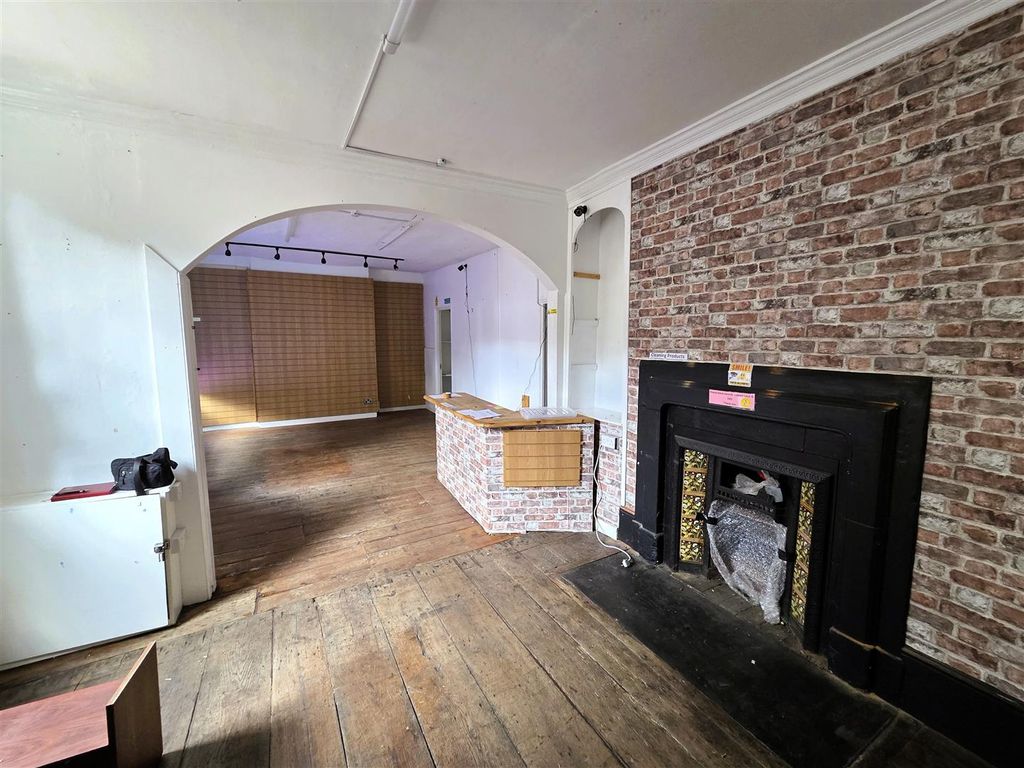 Property photo 3 of 10 59 Northgate Street - Shop2.Jpg