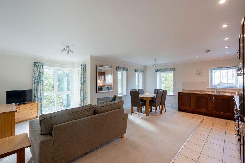 Property photo 1 of 12 Reception / Kitchen