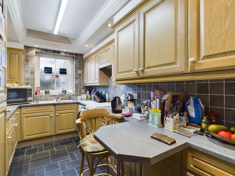 Property photo 2 of 10 Kitchen