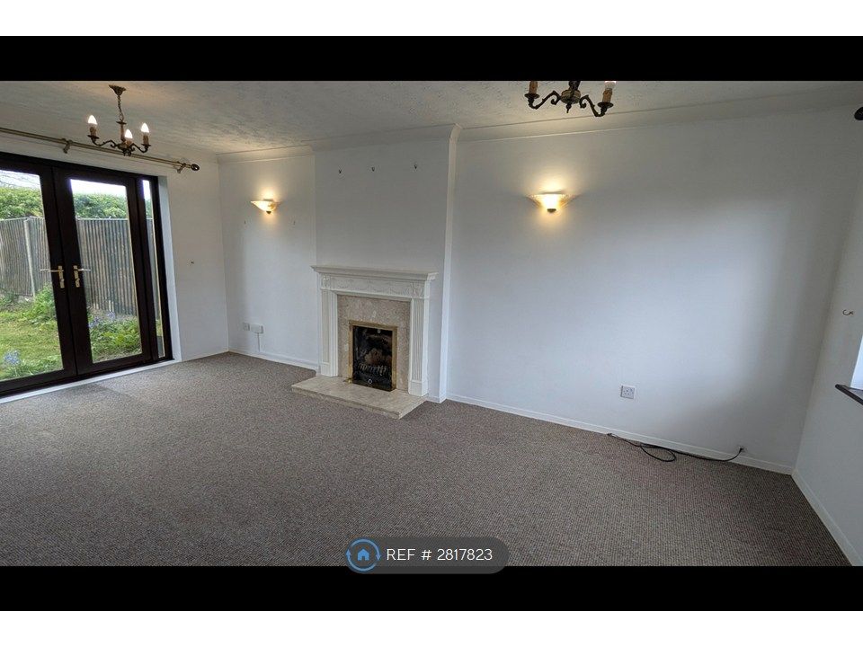 Property photo 2 of 15 Lounge (5.65m x 3.3m)