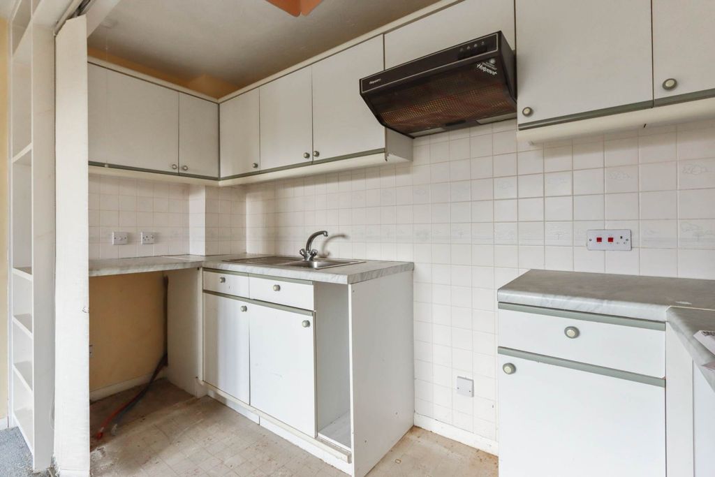 Property photo 3 of 4