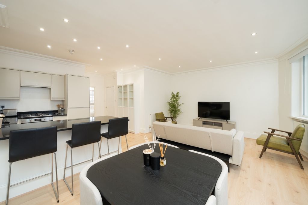 Property photo 3 of 10 Westbourne Street...