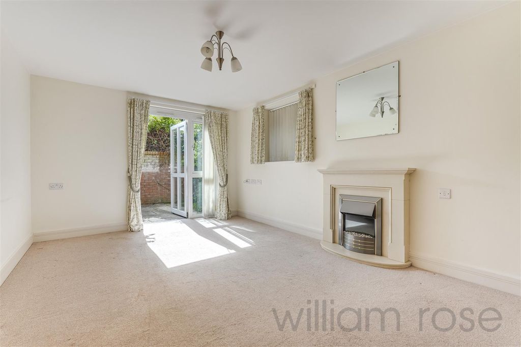 Property photo 2 of 13 3 Devereux Court Wm-2