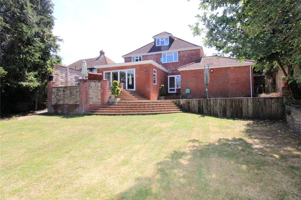 Property photo 1 of 21 Picture No. 05