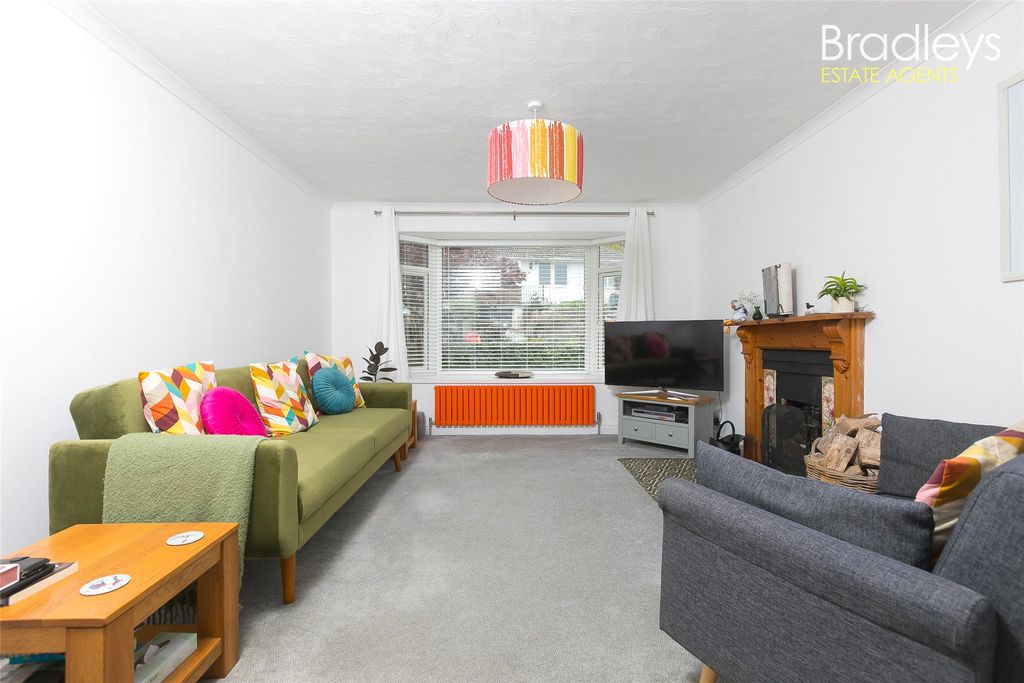 Property photo 2 of 32 Picture No. 21