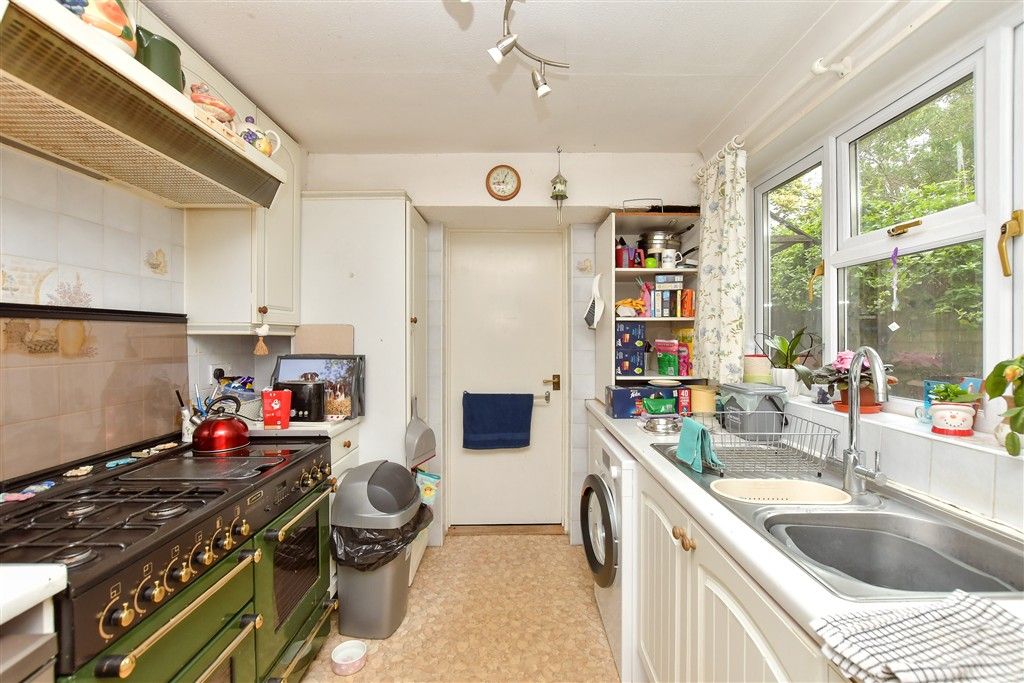 Property photo 3 of 11 Kitchen