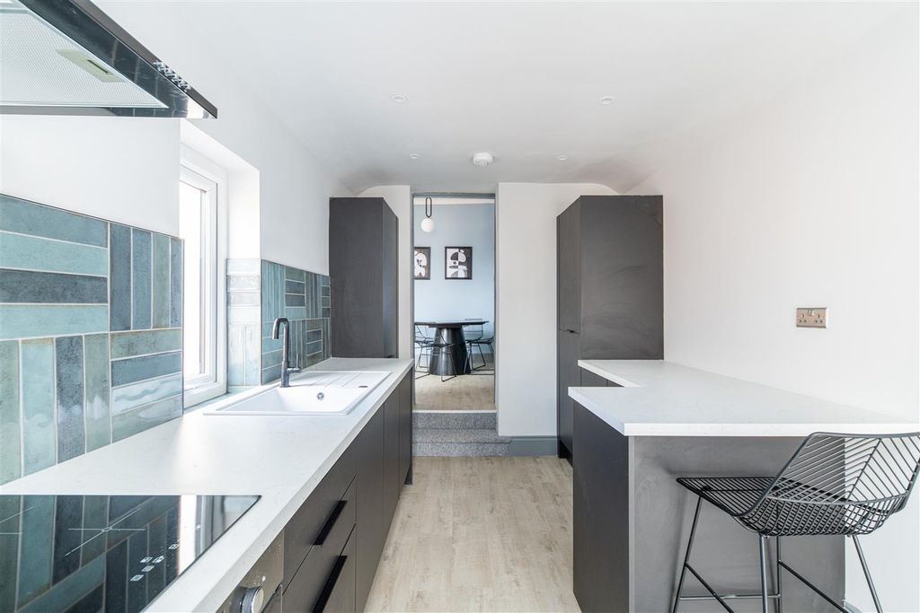 Property photo 3 of 21 Edit-5590.Jpg