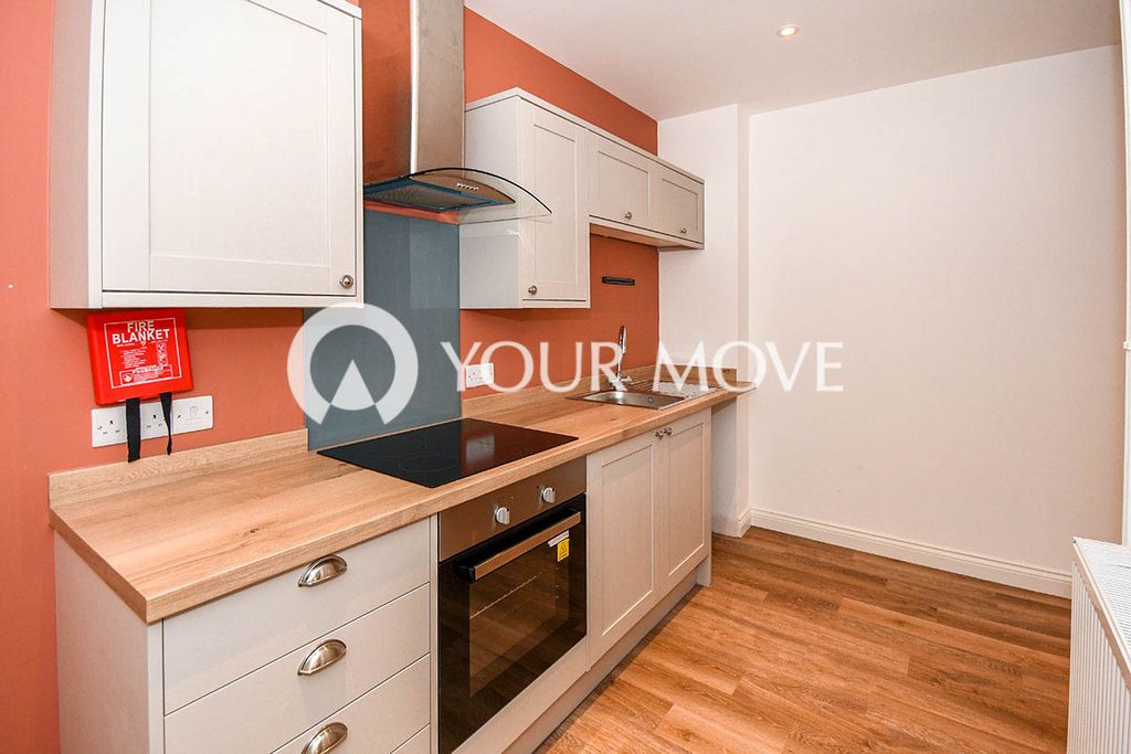 Property photo 3 of 8 Kitchen