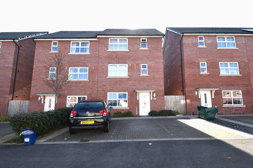 Property photo 1 of 17 Tiverton Seddons