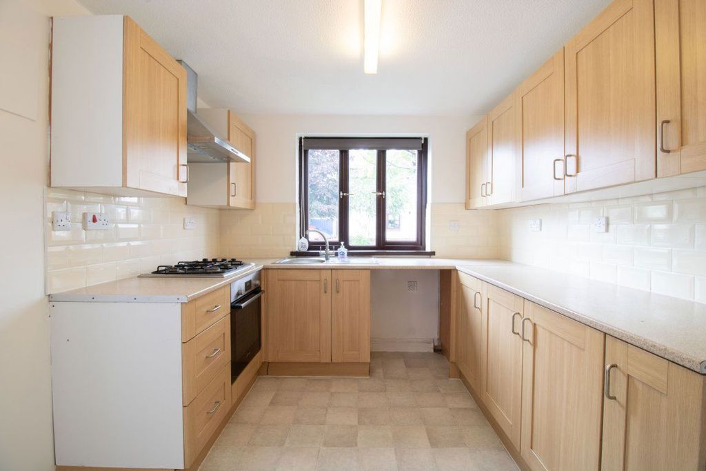 Property photo 2 of 28