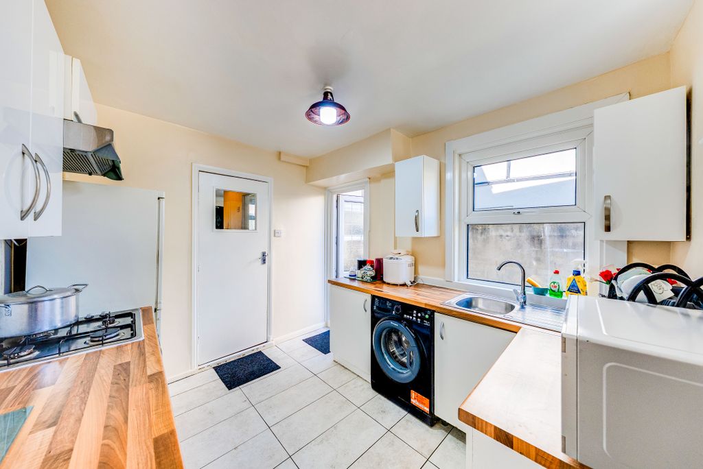 Property photo 2 of 32 A7S00411Hdr