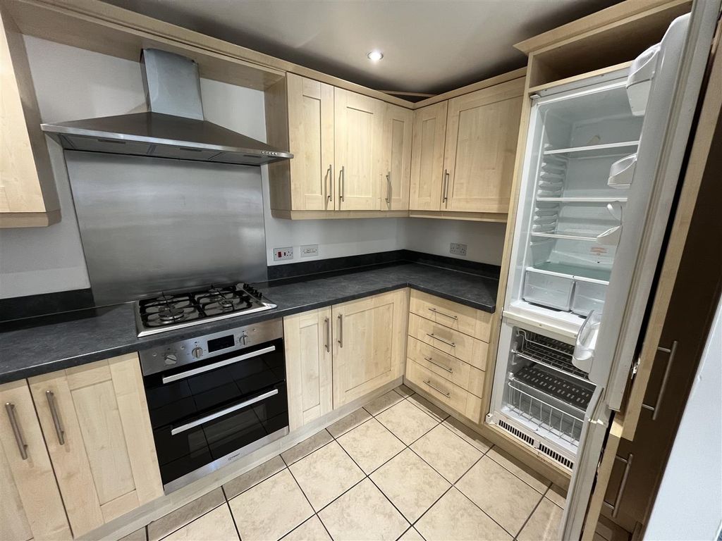 Property photo 3 of 7 Kitchen