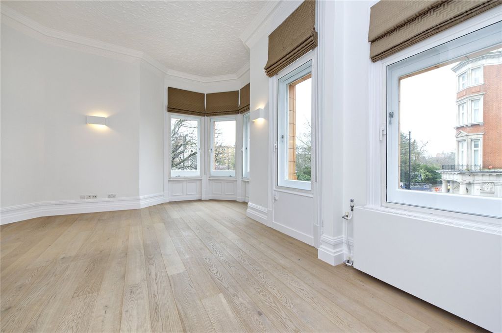 Property photo 2 of 18 Picture No. 27