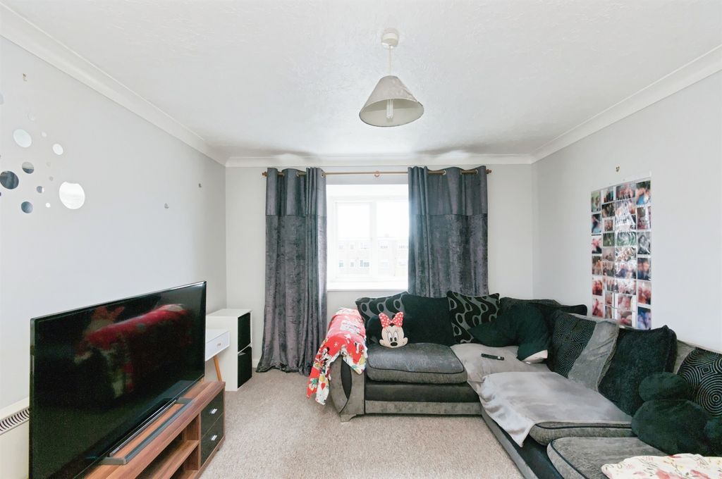 Property photo 3 of 18