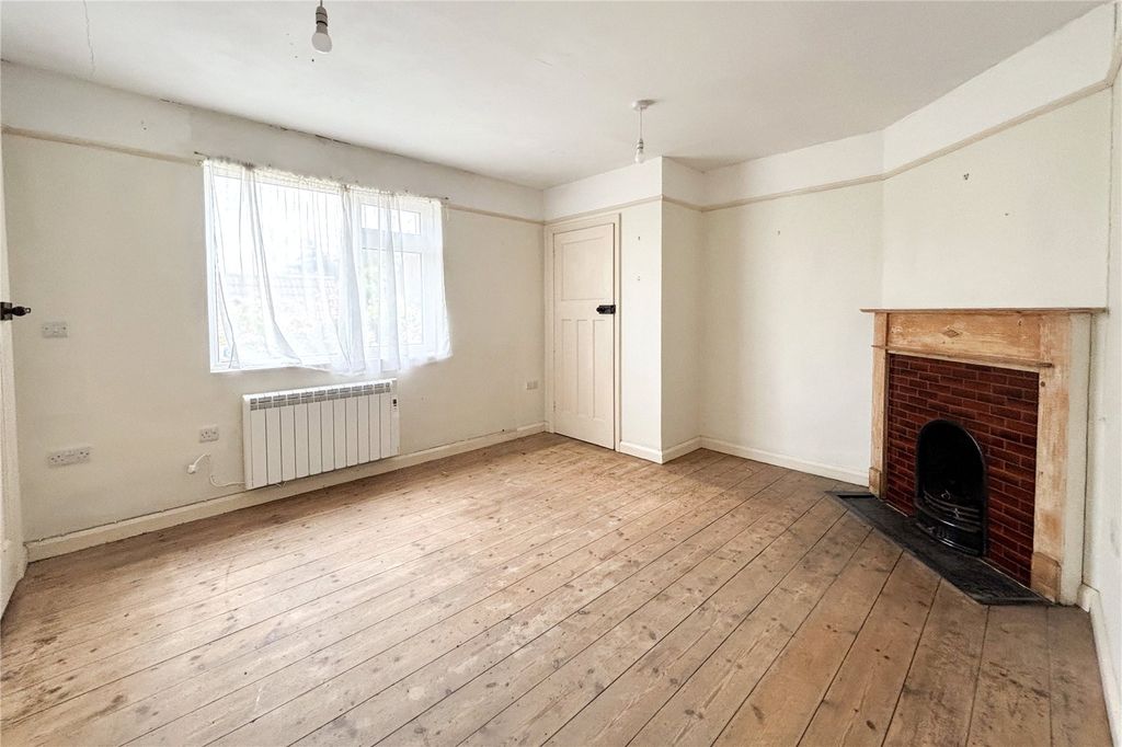 Property photo 2 of 9 Picture No. 11