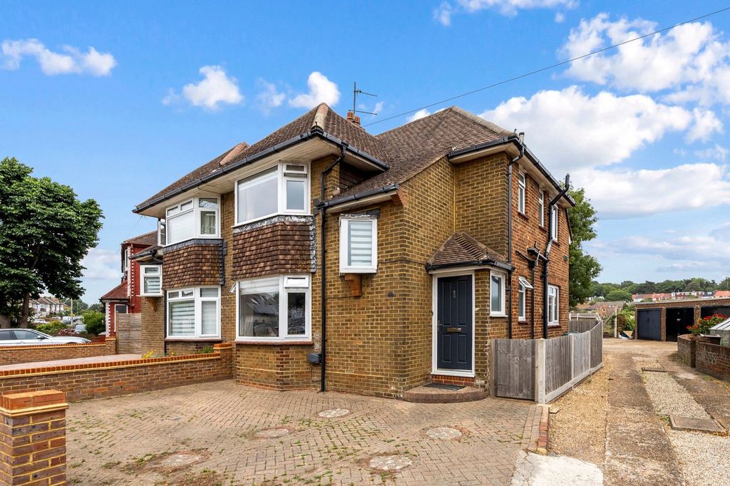 Property photo 2 of 25